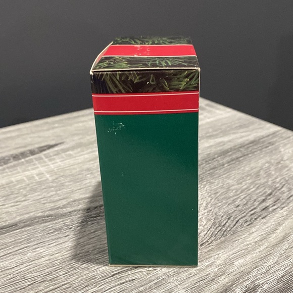 Hallmark | Mr. and Mrs. Claus: Gift Exchange (1992) - Vintage Keepsake Ornament - Picture 8 of 16